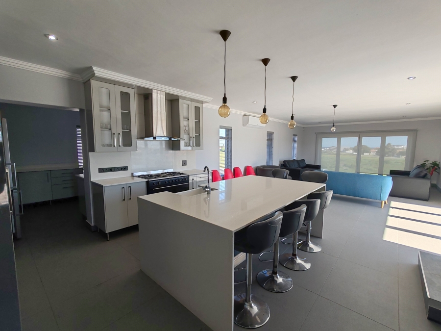 7 Bedroom Property for Sale in Perlemoenbaai Western Cape